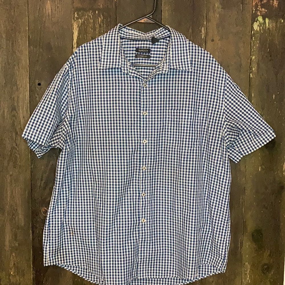 XXL VanHeusen Classic Fit Button up Shirt